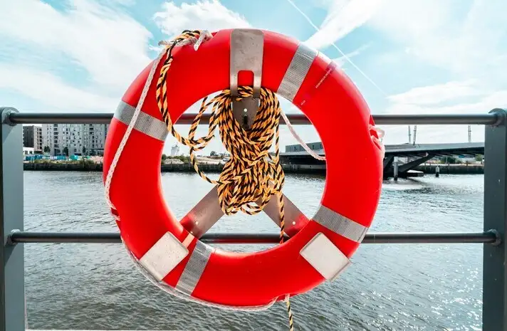 �quipement de s�curit� en mer : la checklist obligatoire avant de partir